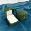 Caja para anillo de franela verde oscuro con botón dorado, caja de embalaje de joyería de moda, caja para collar y pulsera, caja de joyería al por mayor