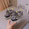 Otoño 2026 Nuevo Estilo Coreano Unisex Niños Bebé Moda Versátil Suela Suave Antideslizante Superficie de Malla Velcro Zapatos Deportivos