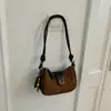 Bolso de axila para mujer transfronterizo 2026 nuevo diseño de nicho de moda casual elegante simple retro moda bolso de hombro