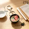 Taza de cerveza de simulación de comida divertida, cocina coreana, fideos fritos con salsa, pastel de arroz frito picante, llavero, colgante creativo para bolso