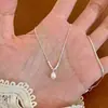 Collar de lujo ligero de cintura pequeña sin color de acero de titanio para mujer, accesorios de diseño de alta gama de nicho de celebridades de Internet de verano, colgante de cadena de clavícula