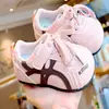 Zapatos para niños pequeños, nuevos modelos de primavera y otoño, zapatos para bebés principiantes para niños de 2 a 3 años, de suela blanda, antideslizantes, anti-caída