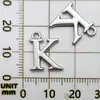 Aleación de Zinc 26 Letras Mayúsculas del Alfabeto Inglés A-Z Colgante Pequeño Pulsera DIY Collar Llavero Accesorios de Joyería Colgante