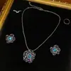 Pingente de Design Leve de Peônia Exquisita com Janela de Esmalte Azul em Ouro Branco 18K Banhado a Bronze Antigo Estilo Ocidental Artesanato Pesado