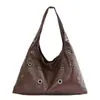 Bolso Tote de Metal con Diseño de Agujeros Grande Capacidad para Mujer 2026 Nuevo Bolso Retro de Hombro Único para Viaje Diario Bolso de Piel Suave para Debajo del Brazo