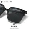 825YS Gafas de Sol Nuevas con Bloques de Color y Montura Grande En Stock Remache Retro Unisex Protección UV400 Gafas de Sol