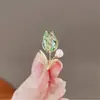 Novo broche de flor de tulipa feminino de luxo leve de alta qualidade estilo chanel mini alfinete feminino fivela de toalha de seda anti-caminhada