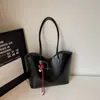 Bolso bandolera simple de gran capacidad para el día a día, nuevo modelo principios de otoño 2026, bolso tote de color liso único y dulce, bolso de hombro elegante