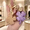 Nova Chaveiro Trevo de Quatro Folhas Cheio de Diamantes de Argila de Cristal Exquisito Pingente de Carro com Pedras Strass Embutidas Bolsa de Luxo Leve