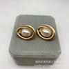 Pendientes de moda retro europeos y americanos de aleación chapada en oro, pendientes vintage de la serie Perla sin agujeros para las orejas para mujer.
