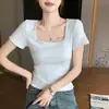 H292 Camiseta Branca de Manga Curta com Gola Quadrada e Ombros Retos para Mulheres, Novo Estilo Primavera/Verão, Top Branco Puro e Atraente de Corte Justo