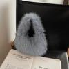 Bolsa de pelúcia portátil para mulheres no outono e inverno, novo estilo, bolsa popular deste ano, bolsa de pelúcia de nicho de alta qualidade, bolsa pequena de mão