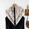 Primavera y Verano nuevo pañuelo con hebilla magnética pañuelo de mujer pañuelo estampado pañuelo triangular de moda estilo occidental pañuelo autocebante venta al por mayor
