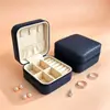 Caja de joyería portátil de stock de fábrica, caja de exhibición de accesorios de gran capacidad con espejo, caja de almacenamiento para aretes de oro, anillos y collares