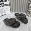 Primer Encuentro con Estilo Coreano 2026 Otoño/Invierno Nuevas Pantuflas Peludas para Mujer, Uso Exterior, Chanclas de Dedo, Pantuflas Peludas de Suela Gruesa, Modernas