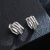 Brincos Poligonais Personalizados Cravejados com Diamantes para Mulheres, Elegantes Europeus e Americanos, Luxo Acessível, Estilo Cool, Brincos Modernos e de Linha de Corte de Alta Qualidade