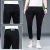 Jeans preto elástico Hong Kong para homens, corte slim, tendência primavera/outono 2026, calça social coreana