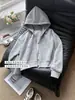 Sudadera corta gris con capucha para mujer, nuevo atuendo casual estilo coreano para primavera/otoño 2026, top holgado para figuras menudas