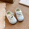 Tênis Esportivo Infantil 2026 Novo Verão Sapatos para Meninas Sola Macia Malha Respirável Casual Versátil Sapatos de Bebê
