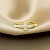 Anillo de Zirconia 2025 con Diseño Minimalista Elegante que Conserva el Color Anillo de Moda Tendencia Personalidad Anillo de Alta Gama Incrustado con Diamantes para Mujer