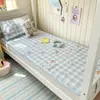 Colcha de algodão flanelado para todas as estações, um lado é algodão puro e o outro é flanela de leite, conjunto de três peças para cama de dormitório estudantil incluindo colcha e fronha