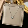 [Collar de Acero de Titanio Dorado + Color Acero] Moda de Lujo Ligero para Mujer El Más Fácil de Combinar Cadena para Clavícula Collar de Amor de Nicho de Gama Alta