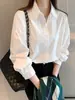 Nueva camisa blanca de manga larga estilo francés para mujer, nuevo diseño de otoño 2026, top de camisa elegante para el trabajo para mujer A10436
