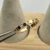 Anillo Geométrico Redondo Completo de Diamante Versátil Simple de Panal CNC Versión Alta V Oro