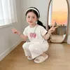 Conjunto de Verano Estilo Coreano para Niñas, Dulce Forma de Corazón con Cara Sonriente, Nuevo Top de Manga Corta, Elegante Conjunto de Dos Piezas para Niños con Pantalones Cortos