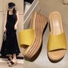 Comércio exterior salto inclinado feminino 2025 primavera novo europeu e americano fundo grosso casual salto inclinado chinelo tamanho grande