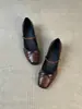 Sapatos femininos estilo francês vintage com alça de gravata borboleta e salto grosso, novo modelo 2026 em estoque, sapatos Mary Jane femininos de bico quadrado em pele de carneiro
