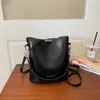 Bolso pequeño vintage de alta calidad transfronterizo para mujer, nuevo bolso cruzado de moda otoño e invierno 2026, elegante bolso tipo cubo de nicho