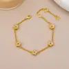 El mismo estilo que la joyería: un brazalete de flor de cinco pétalos con diseño completo de diamantes y una cadena de extensión, un brazalete de alta gama y a la moda para mujer, un accesorio versátil