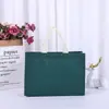 El fabricante suministra bolsas no tejidas hechas a medida, cosidas y laminadas, bolsas de embalaje para regalo al por mayor y bolsas promocionales