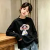 Camiseta de manga larga de algodón puro con estampado de dibujos animados para niñas, primavera y otoño, nuevo estilo 2026, top interior a la moda para niños con cuello redondo