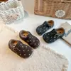 Zapatos Birkenstock de Lunares para Niñas 2026 Otoño Nuevo Estilo Zapatos Individuales para Niños Suela Suave Niños Medianos y Grandes Retro Versátiles Zapatos Pequeños de Cuero