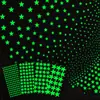 Directo del fabricante: Pegatinas fluorescentes con forma de estrella, punto y corazón tallados que brillan en la oscuridad para la decoración de la habitación de los niños y el dormitorio