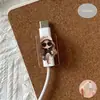 Protetor de cabo de dados 2D fofo e estiloso para meninas, projetado para evitar quebras, adequado para cabos de dados de celular Tipo-C