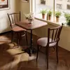 Mesa Redonda Pequena de Madeira Maciça Estilo Café Retrô Personalizada Mesas e Cadeiras para Loja de Chá com Leite e Sobremesas Mesa Quadrada de Madeira para Loja de Pães e Doces