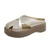 Chinelos de preguiçoso com bico fechado, meias-chinelos para mulheres, slip-on da moda, novo estilo, sola externa de verão, cruz vazada, para usar, grossos, 2026
