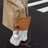 Bolso de Hombro Esmerilado de Nicho Cesta de Verduras Bolso Cubo para Mujer 2025 Nuevo Bolso de Hombro Versátil de Gamuza Bolso Cruzado Casual