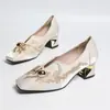 Estilo Nacional Novo Estilo Chinês Sapatos de Salto Alto Quadrados de Metal para Mulheres 2026 Venda Quente Solado Macio Bordados Retrô Mocassins de Tamanho Grande