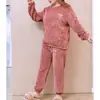 Conjunto Quente de Veludo Coral