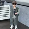 Conjunto de Roupa de Outono para Meninos Estilo Coreano 2026 Novo Conjunto de Três Peças Camisa Colete para Crianças de Cinco Anos Roupas de Outono para Bebês Meninos