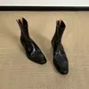 Novas botinhas pretas estilo retrô coreano 2026 para mulheres, com salto médio, bico quadrado, salto grosso e design justo, perfeitas para o dia a dia.