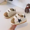 Zapatos para bebés y niños pequeños para niños y niñas, edades 0-1 año, 6-9-12 meses, zapatos para caminar de suela blanda, diseño deportivo de bloques de color, versátiles tenis blancos