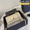 2026 Início da Primavera Nova Bolsa Feminina de Ombro Único com Corrente em Couro Genuíno Acolchoada com Diamantes Design de Nicho Bolsa Transversal com Aba Bolsa de Mão Simples