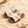 Sandalias elásticas de volantes para niñas, suela suave, antideslizantes, satén, planas, estilo dulce, pantuflas para niños