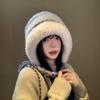 Gorro de felpa con bloques de color a rayas para mujer, estilo coreano, otoño e invierno, con protección para las orejas, gorro Lei Feng cálido de lana de punto, moderno.