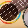 Los fabricantes suministran nuevos ukeleles de 24 pulgadas con núcleo de flor de durazno de abeto para aprender a tocar la pequeña guitarra de madera